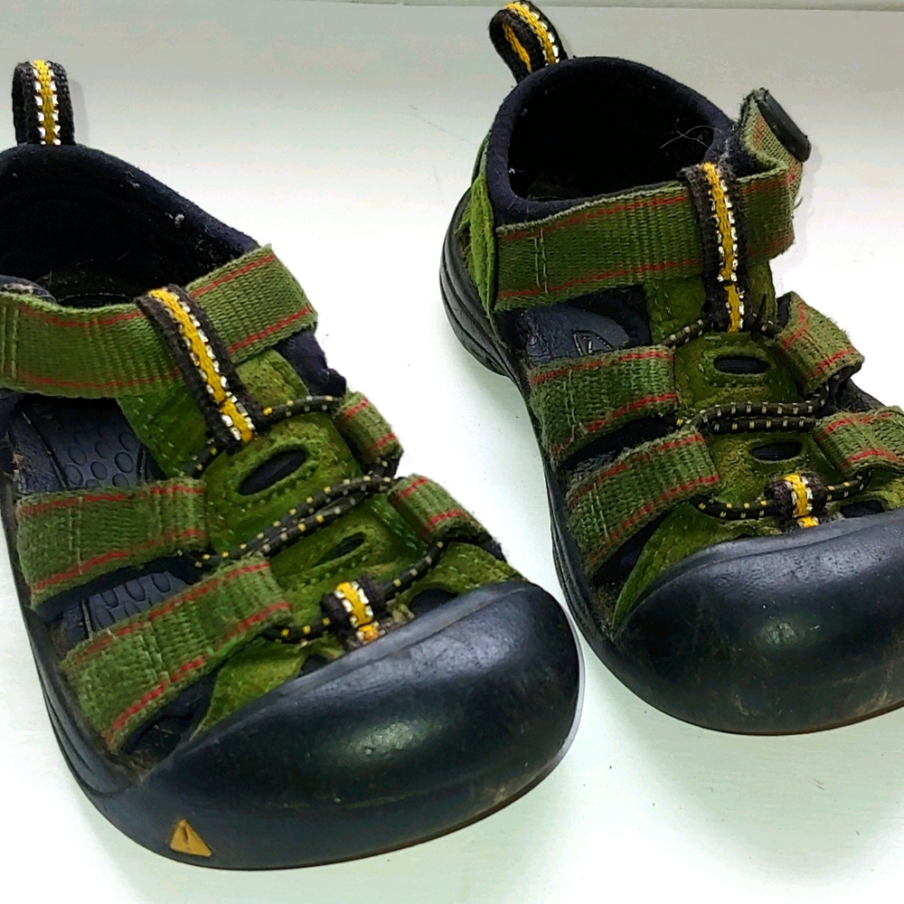 Size 6 Keen Newport baby keens